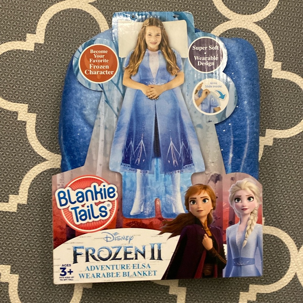 NEW Blankie Tails Disney Frozen II Adventure Elsa Wearable Blanket